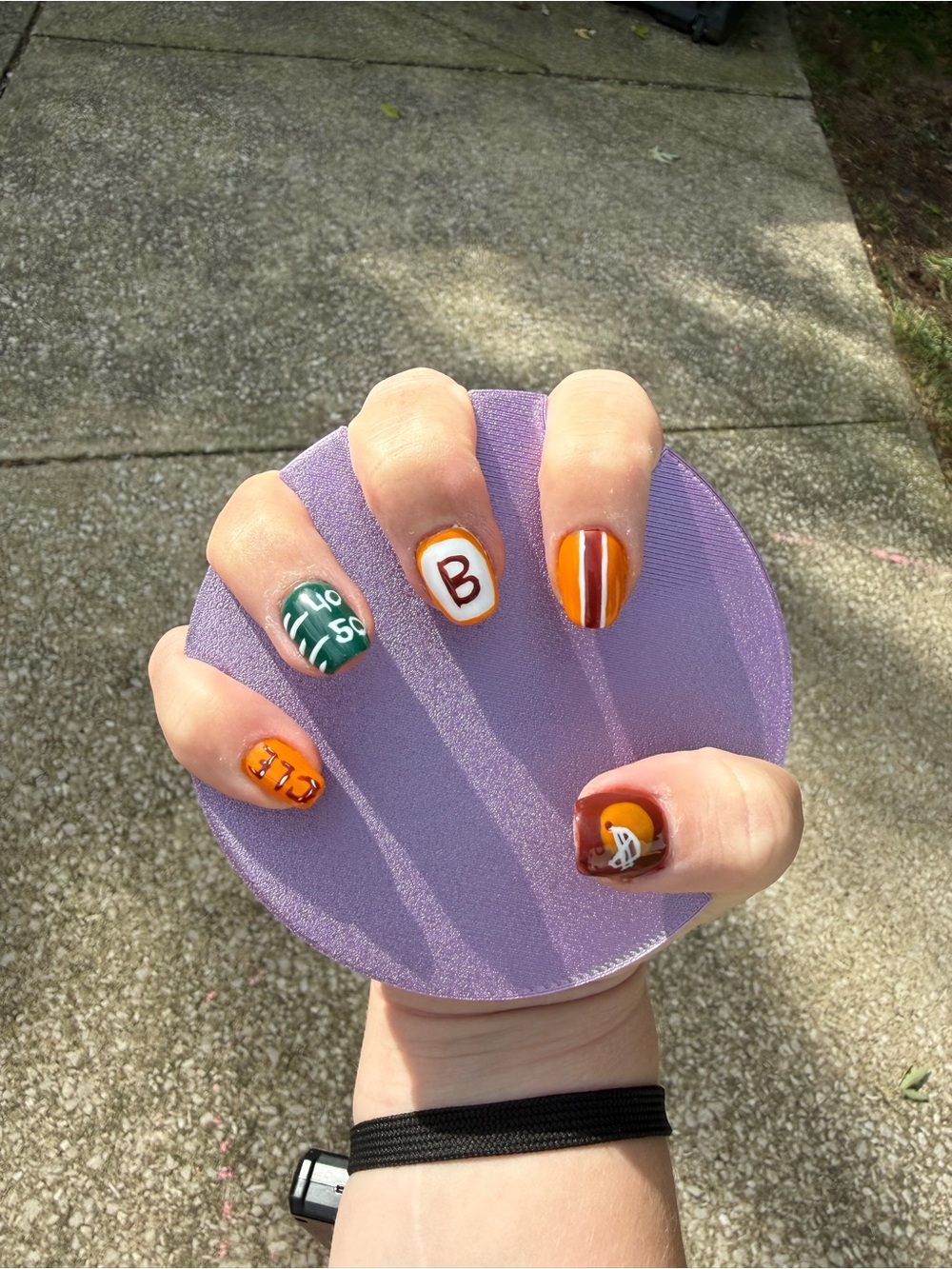Press on nails